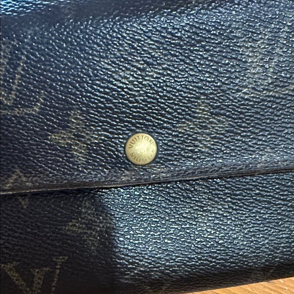 Louis Vuitton Black and Gold Monogram Wallet - Picture 4 of 14